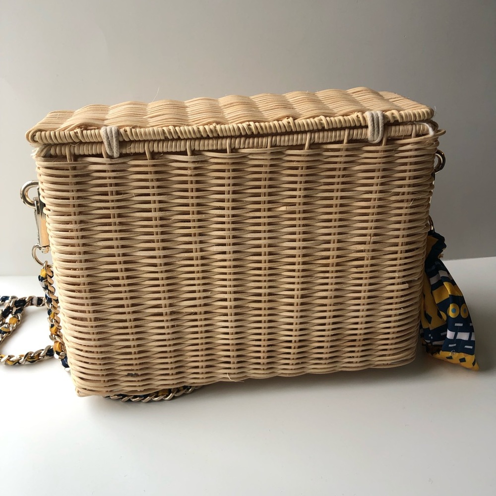Zara Woven Rattan Bag with *No Chain* - Picture 4 of 6